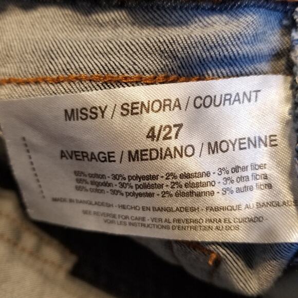 Chaps Mid Rise Crop Kick Blue Jeans Comfortable Back Pockets Lightweight Size 4 - Picture 7 of 8